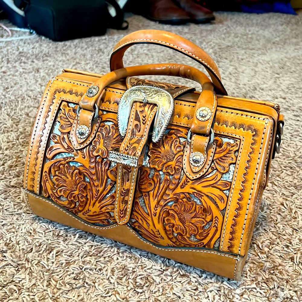 Montana Silversmiths purse with embellishments